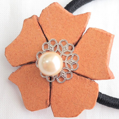 レザーヘアゴム /ライトブラウン/アサガオ/パール】〈本革/ヘア