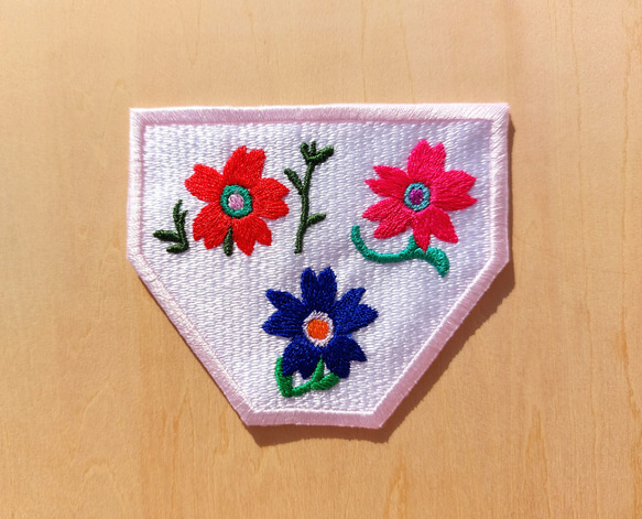 花の花壇 小鉢 枠が薄ピンク ワッペン 大サイズ 刺繍 アップリケ カワイイ 可愛い かわいい 花 オリジナル  日本製 12枚目の画像