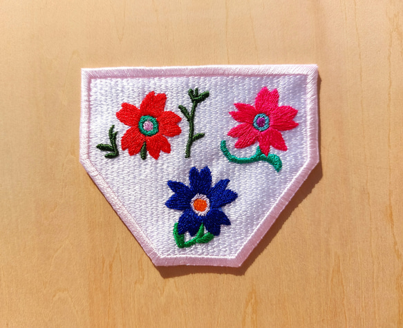 花の花壇 小鉢 枠が薄ピンク ワッペン 大サイズ 刺繍 アップリケ カワイイ 可愛い かわいい 花 オリジナル  日本製 11枚目の画像
