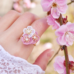 梅の花[ピンク×白]リング　(受注生産/オーガンジー刺繍/フラワー/冬/春/着物/振袖/和装/プレゼント/縁起物) 1枚目の画像