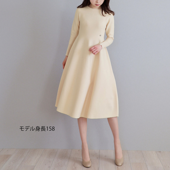 [適合任何場合] WHOLEGARMENT 合身喇叭洋裝 [海軍藍] 第4張的照片