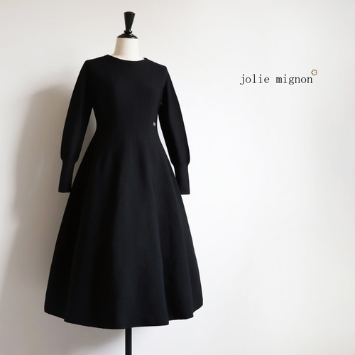 完売です！】ホールガーメント フィットアンドフレアワンピース