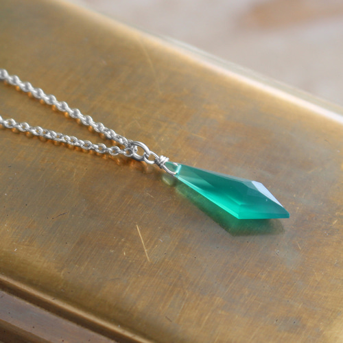 エメラルドグリーン ネックレス 、メノウ(カット)、ミニパール