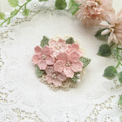 レース編み 桜のブローチ 1枚目の画像