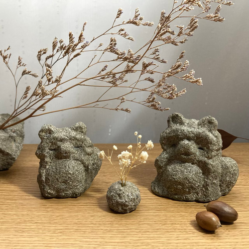 たぬきの石？置物 Amazon.co.jp: たぬきの石彫刻品(サビ石) 高さ約31cm 狸の石の置物です