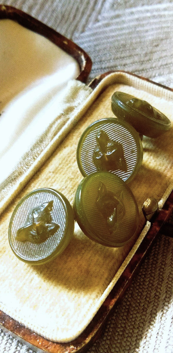 ハンティングジャケット　きつねのボタン　アンティーク２個組　１，４ｃｍ 2枚目の画像