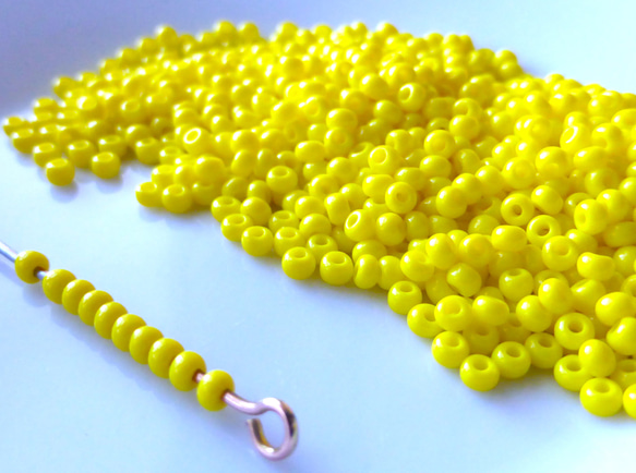 12 克 11/0 2 毫米亮黃色寶仕奧莎捷克種子珠 第2張的照片