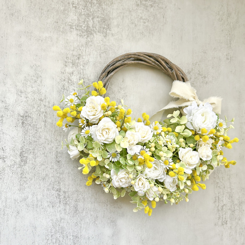 枯れないお花♡ミモザと白いバラの春色ハーフリース リース Atelier