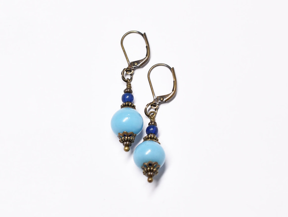 耳環，配有輕鬆的天藍色復古珠和藍色古董珠 第3張的照片