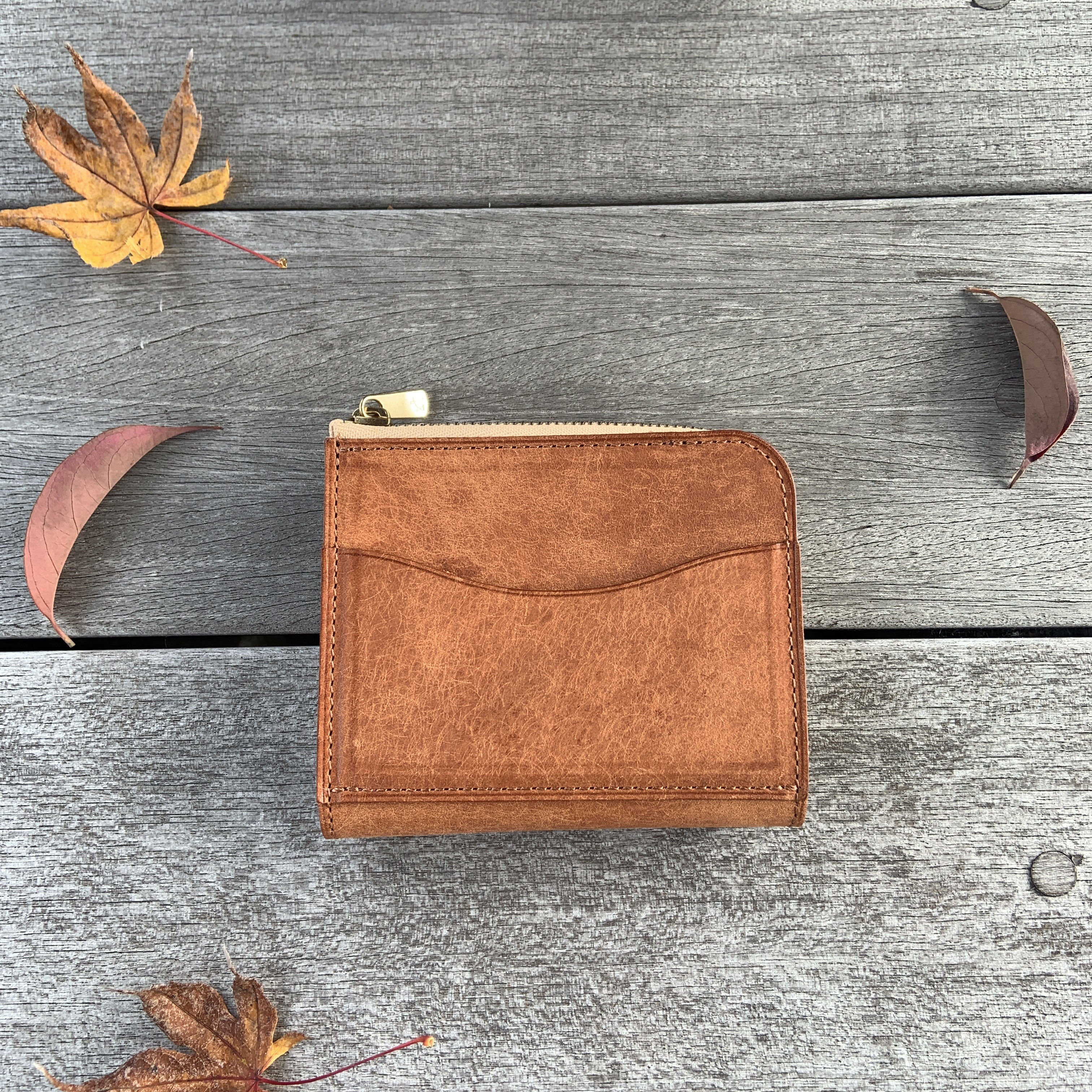 お札を折らない手のひらミニ財布　イタリアンレザー《ブラウン》　二つ折り財布【送料無料】