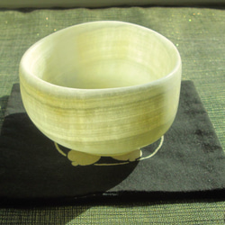 石の器　抹茶茶碗『初雪』天然石オニックスを使った石の器 、彫刻家が手作業で彫りだしました。 2枚目の画像