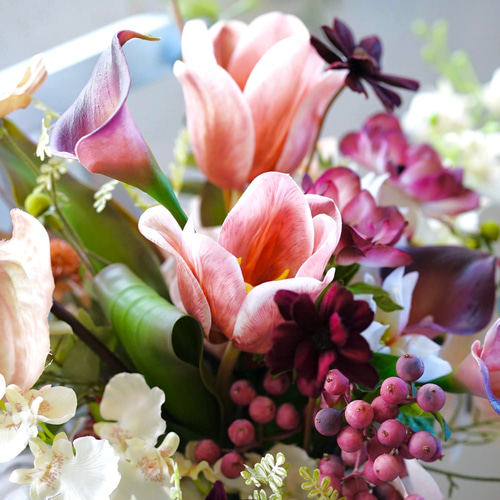 即納OK！胡蝶蘭とチューリップの大人ピンク海外風ブーケ