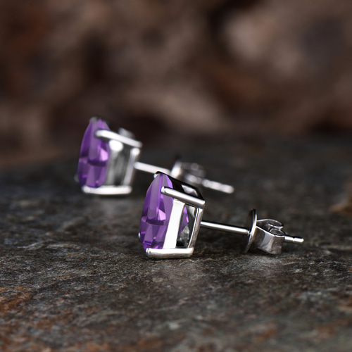 2 月の誕生石天然アメジストピアス ユニークなパープルクリスタル