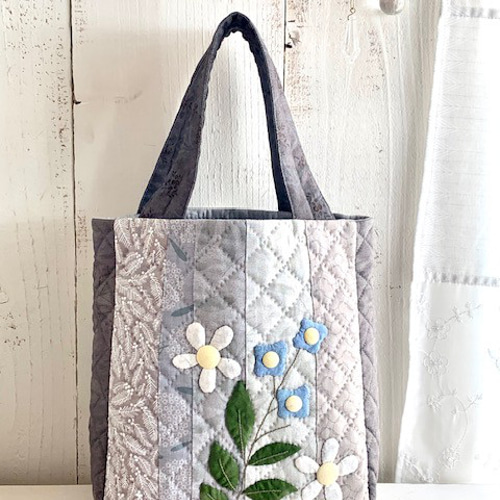 パッチワークキルトとお花刺繍 ふんわりミニバッグ マグネット
