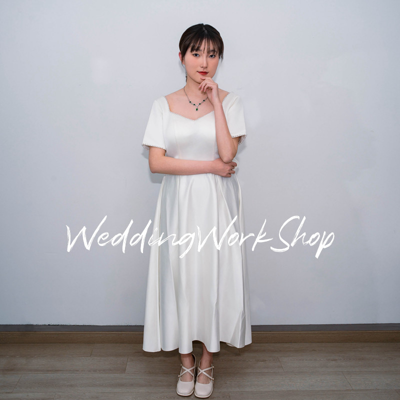 ホワイト サテン  ミニドレス  スレンダーライン パール  短袖  背中のリボン   E006