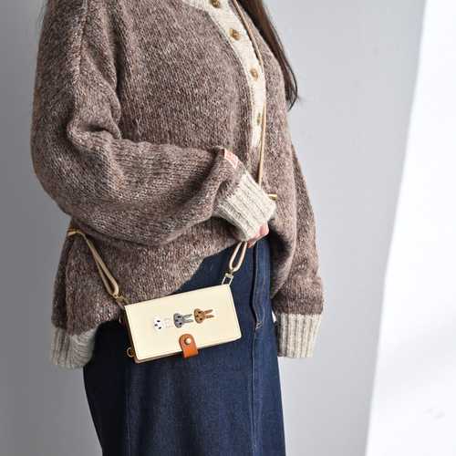 全機種対応 スマホケース 手帳型 縦下げパーツ 【 刺繍 ウサギ