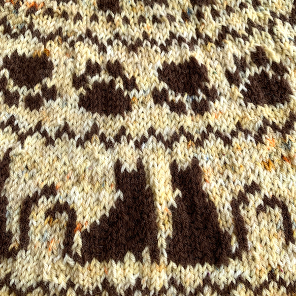 丸ヨークセーター 茶猫　手編み 5枚目の画像