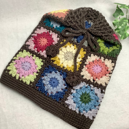 ○花モチーフのニット・キャップ（ブラウン) ニット帽・ビーニー TOM屋