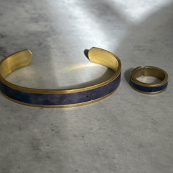皮革香味黃銅手鐲和戒指套裝 第2張的照片