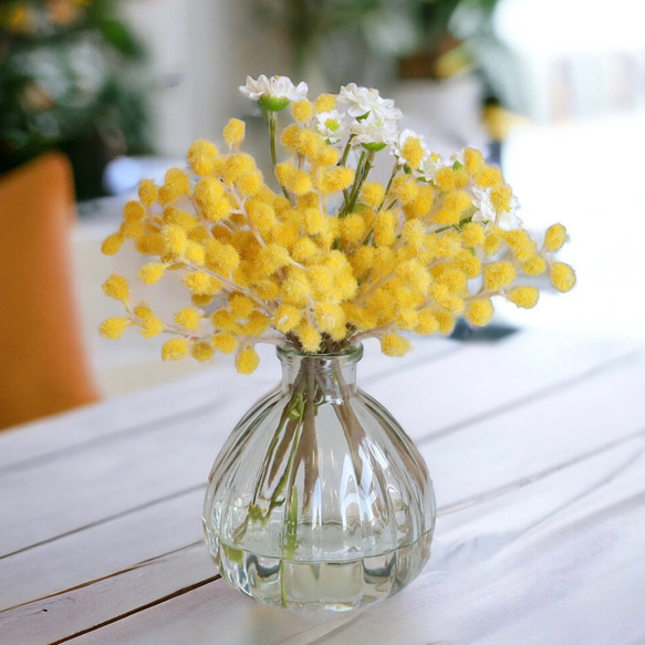 【早割】母の日《ずっと咲いてる》ミモザ＆マトリカリア花瓶アレンジ（アーティフィシャルフラワ＝造花）無料ギフトラッピング 1枚目の画像