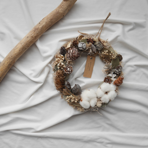 ホワイトコットンと木の実のリース/冬のリース/コットンリース/リース