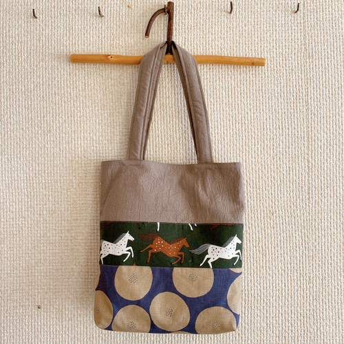 内ポケット付きのA4トートバック（ウマ） トートバッグ KATAKULI