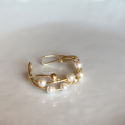 【2024新作❤️】2wayリング/イヤーカフ14kgf Swarovski Pearl×Gold Twist Ring 4枚目の画像