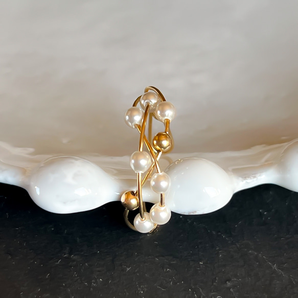 【2024新作❤️】2wayリング/イヤーカフ14kgf Swarovski Pearl×Gold Twist Ring 6枚目の画像