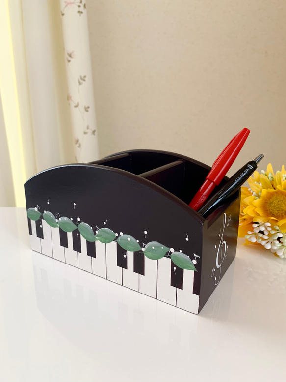 国産木材使用☆ブラックピアノのペンたて　小物入れ　カード収納　トールペイント 1枚目の画像