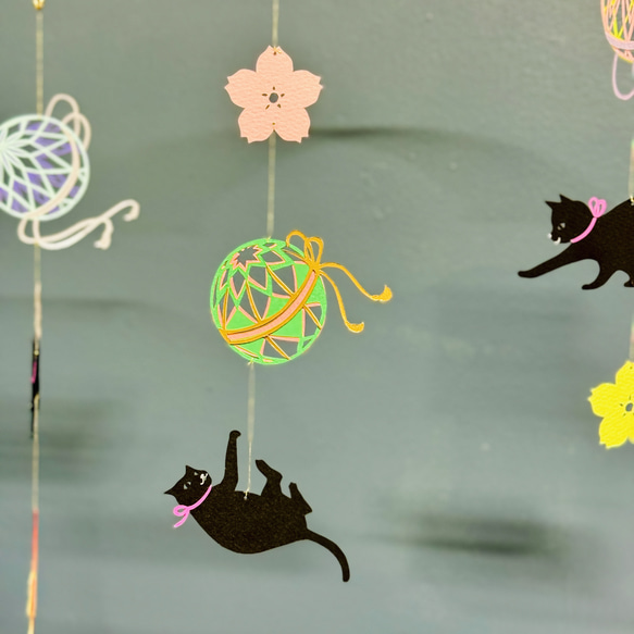 姫手鞠と黒猫のモビール 3枚目の画像