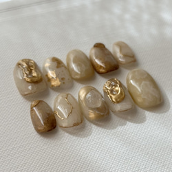 淡色天然石アイボリーホワイトブラウンインクアンティークゴールドミラーニュアンスぷっくりちゅるんうねうね韓国ネイルチップ 6枚目の画像