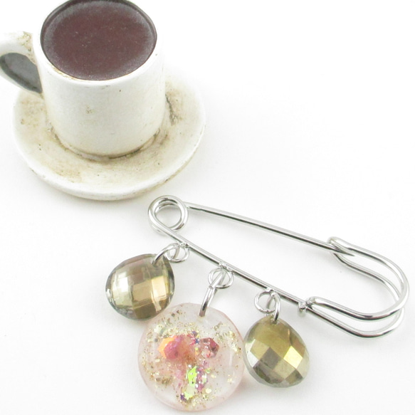 ローズクォーツが咲き誇るまでは、僕は少しだけ暖まっていようと思います♪<カブトピンブローチ>SB977 2枚目の画像