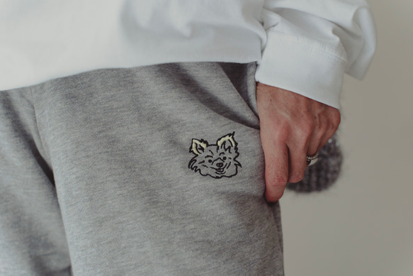 【スウェットパンツ わんこ gray】レディース メンズ ズボン 刺繍 ワンポイント 愛犬 ユニセックス グレー 1枚目の画像