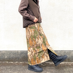 ⭐️inahomayu⭐️大人のロングスカート　隠れサルの迷彩柄　ストレートスカート　前スリット　個性的　春夏秋冬 2枚目の画像