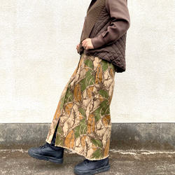 ⭐️inahomayu⭐️大人のロングスカート　隠れサルの迷彩柄　ストレートスカート　前スリット　個性的　春夏秋冬 1枚目の画像