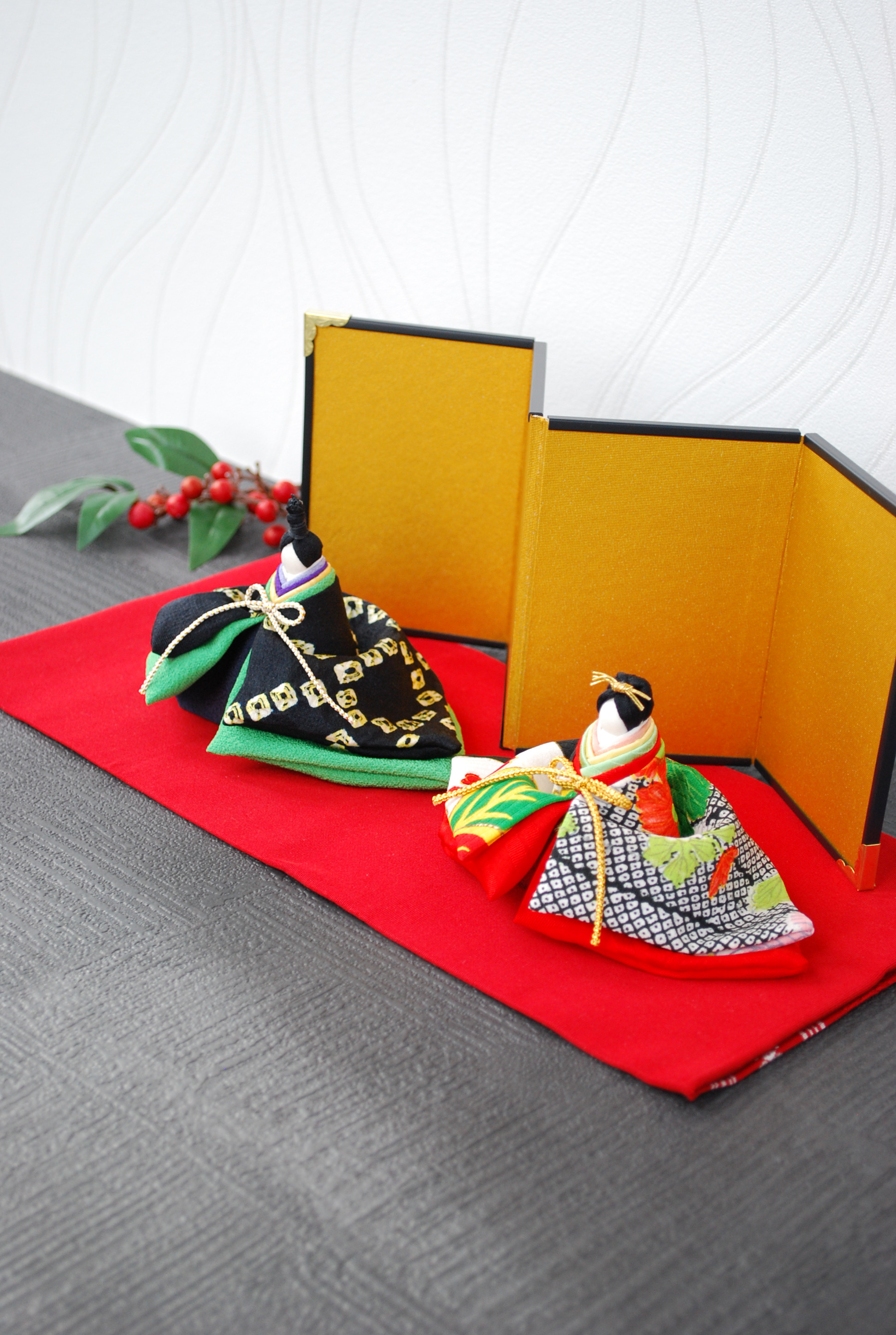 大人の雛人形　正絹古布使用の一点物　ひな祭りのインテリアを華やかに　外国の方へのプレゼントにも