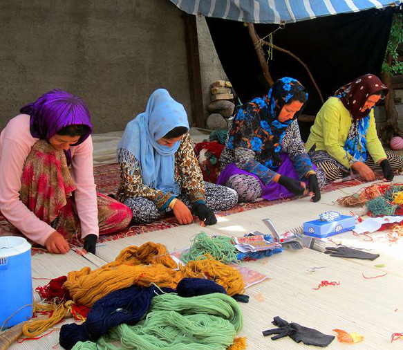 《アウトレット品》ギャッベ　イラン製　ペルシャ　玄関マット（L）グリーン　ボーダー　123×83【No.4554】 