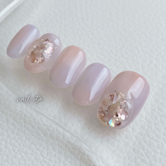 淡いグラデーション ネイルチップ ぷっくり ニュアンス 淡色ネイル  