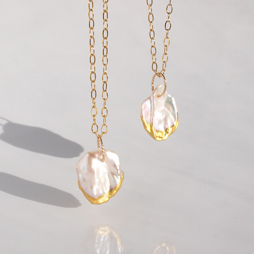 限定2個]金箔と花びらパールのネックレス ホワイトケシパール k14gf