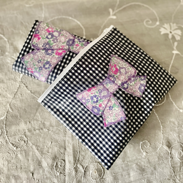 ◎リバティリボンの収納ポーチ付プールバッグセット◎バイオレットピンクの小花とネイビーギンガムチェック 3枚目の画像