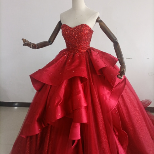 豪華！ 赤 ウエディングドレス キラキラのハンドビーディング ラッフル  