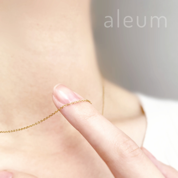 ネックレス つけっぱなし 極細 華奢 1mm あずきチェーン 金属アレルギー対応 サージカルステンレス ゴールド 2枚目の画像