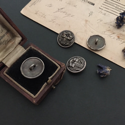アンティークメタルフラワーボタン シルバーボタン ソーイング シャツボタン 手芸 ジュエリー ギフト　指輪　 3枚目の画像