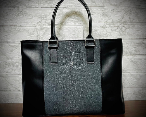 ハンドバッグ　パーティーバッグ　スティングレイ　エイ革　自立します　美品です✨ df36a54aff6563f2dc90e6f7674fe6
