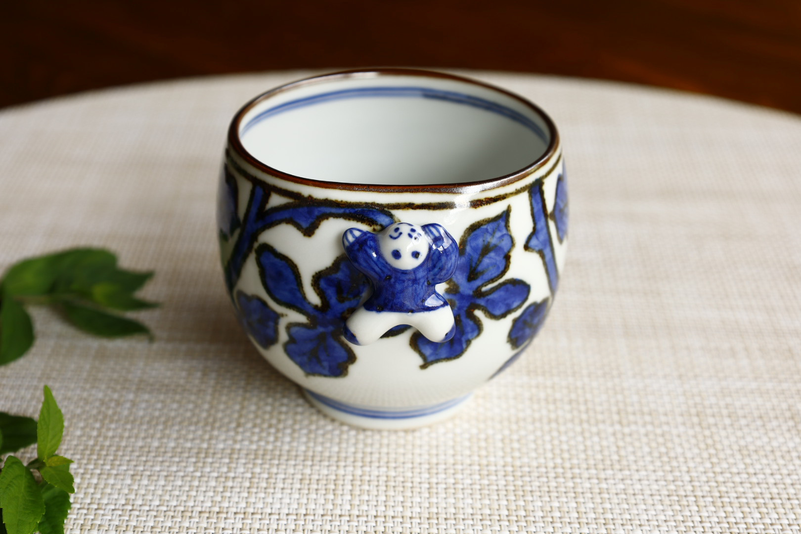 青　染付一閑人葉唐草丸湯呑