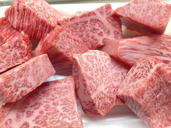 プチギフト・誕生日などの贈り物にピッタリ！　肉旨しみきやの「黒毛和牛ヒウチ　特上ローストビーフ」(約300g) 3枚目の画像