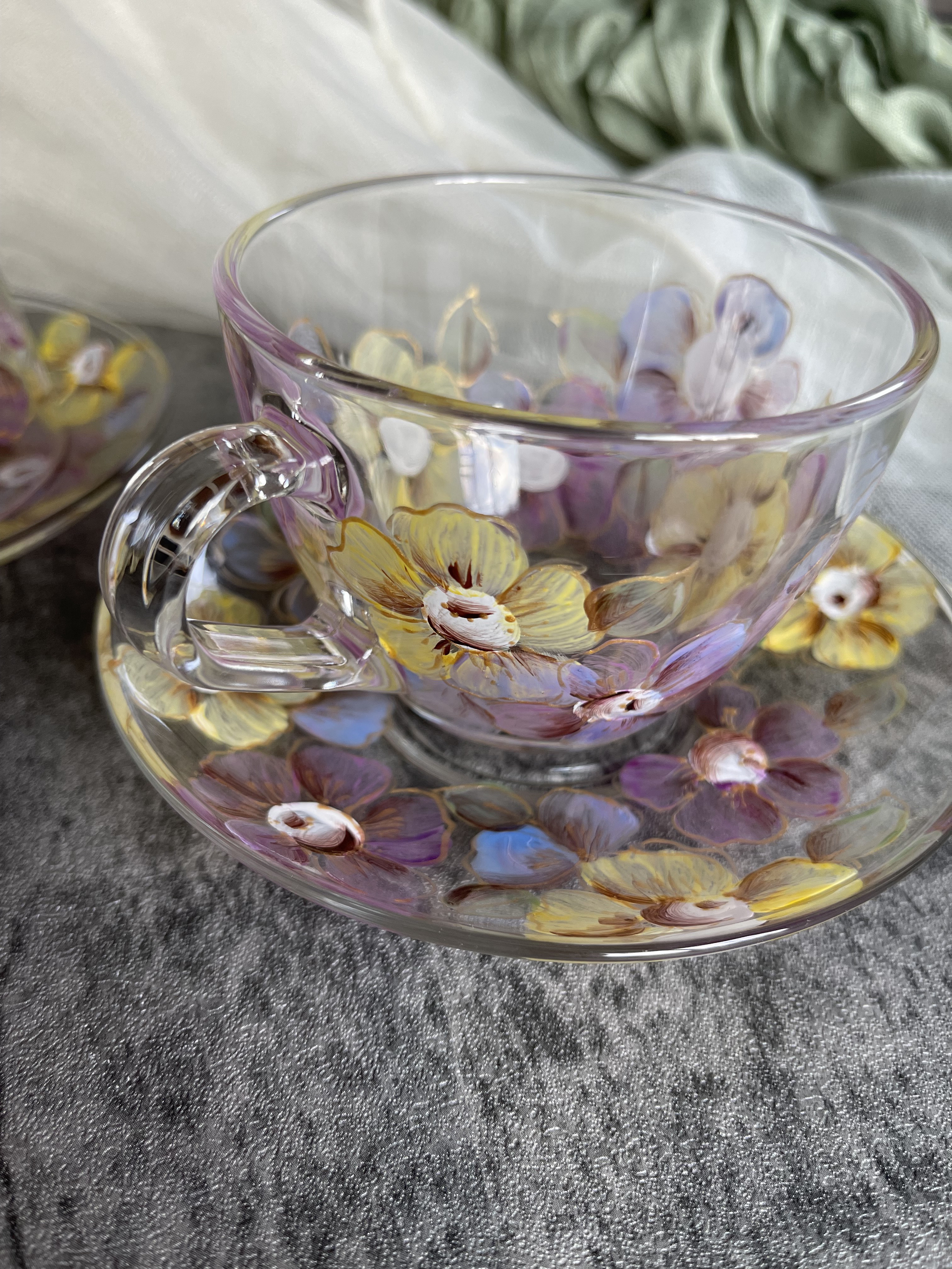 夢あふれるファンタジーカラーの花畑 (カップ＆ソーサー)