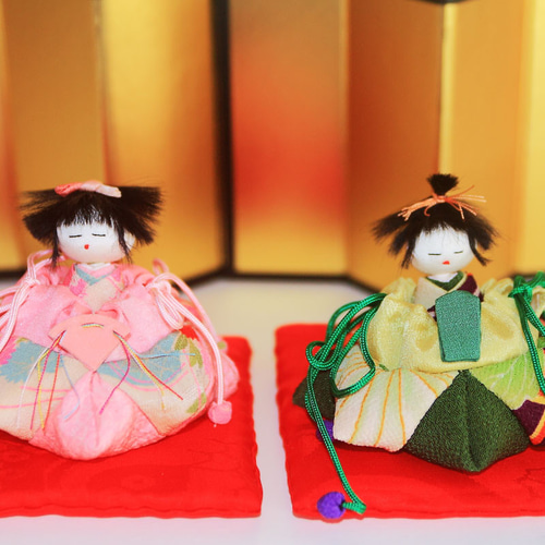 コンパクトサイズのかわいい創作木目込み雛人形金屏風飾りが安い