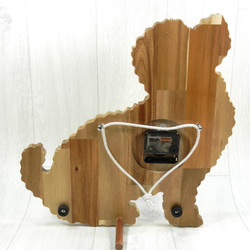 犬形時計　トイプードル（座り姿）No.2【木製（アカシア集成材）】（置き・掛け兼用） 2枚目の画像
