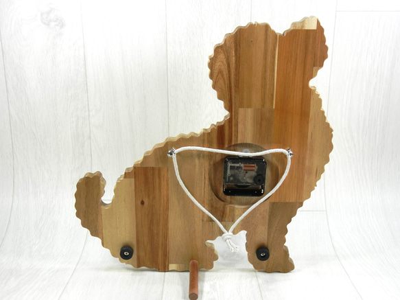 犬形時計　トイプードル（座り姿）No.2【木製（アカシア集成材）】（置き・掛け兼用） 2枚目の画像